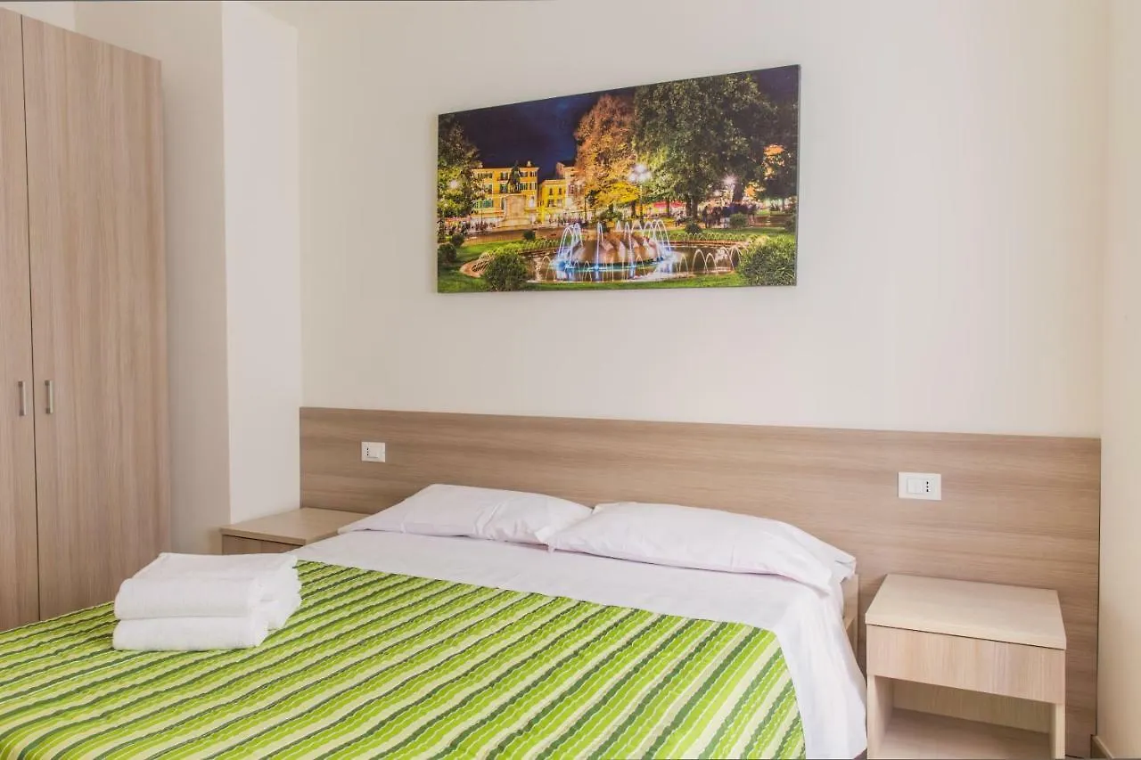 Family Apartment London Верона