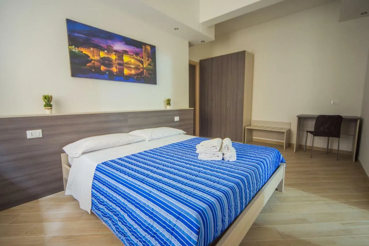 Family Apartment London Верона