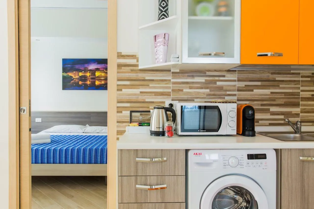 Family Apartment London Верона
