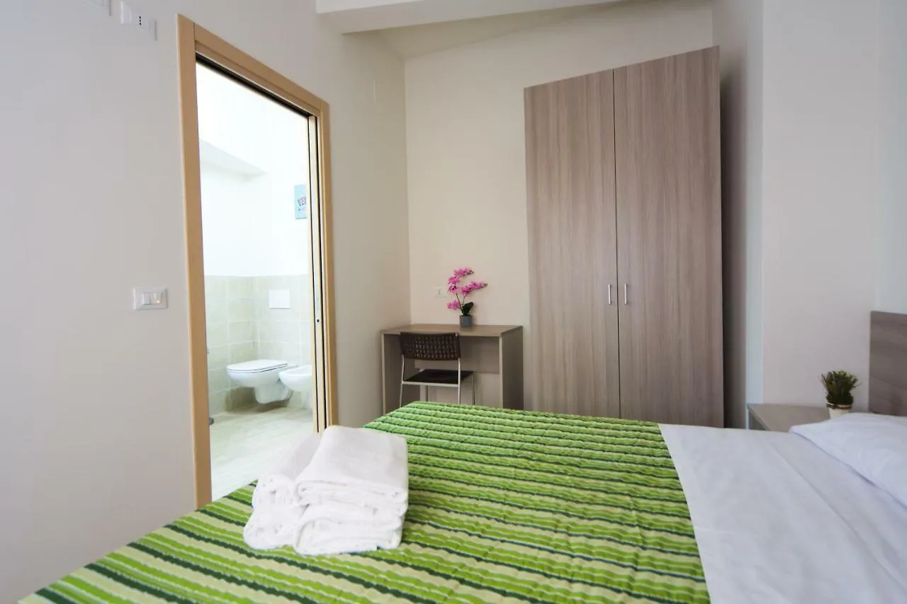 Family Apartment London Верона 0*,  Италия