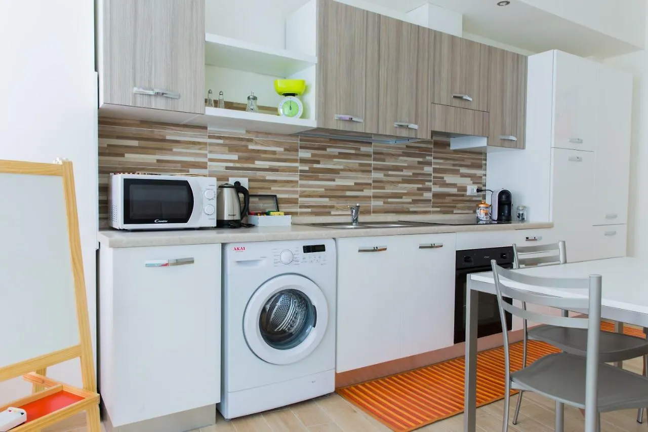 Family Apartment London Верона 0*,