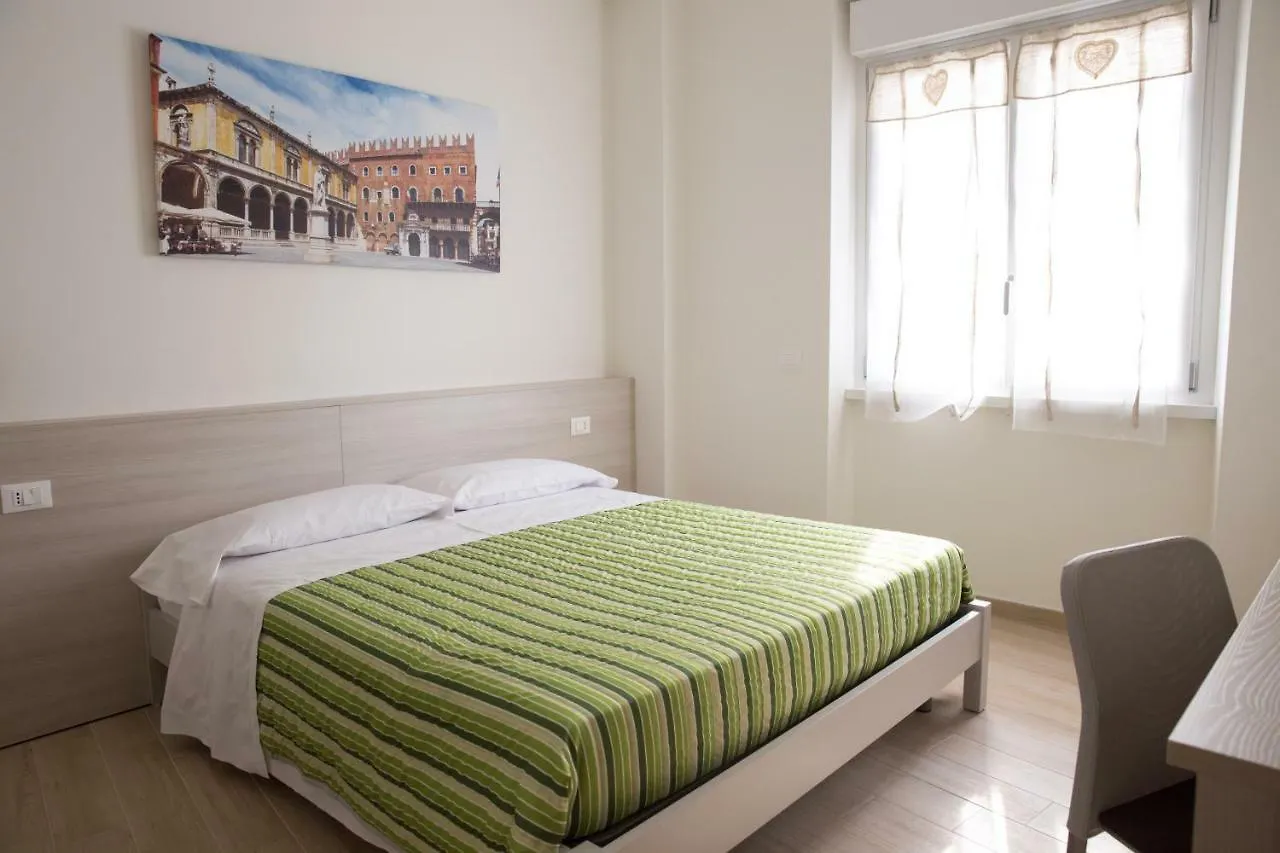 Family Apartment London Верона