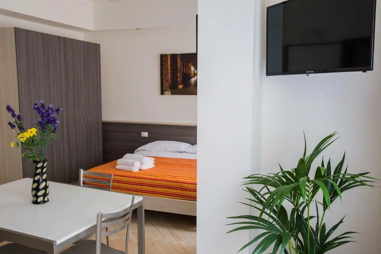 Family Apartment London Верона