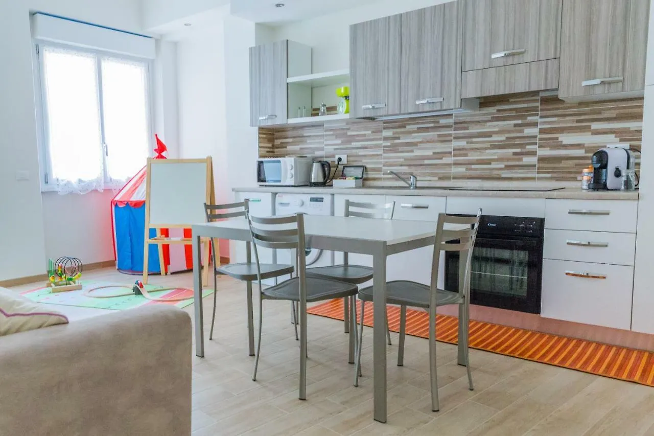 Family Apartment London Verona 0*,  Italia